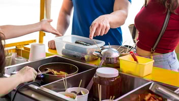 cocina movil brinda un servicio de alimentacion empresarial