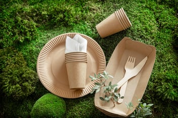 servicio de alimentacion empresarial sostenible con materiales biodegradables