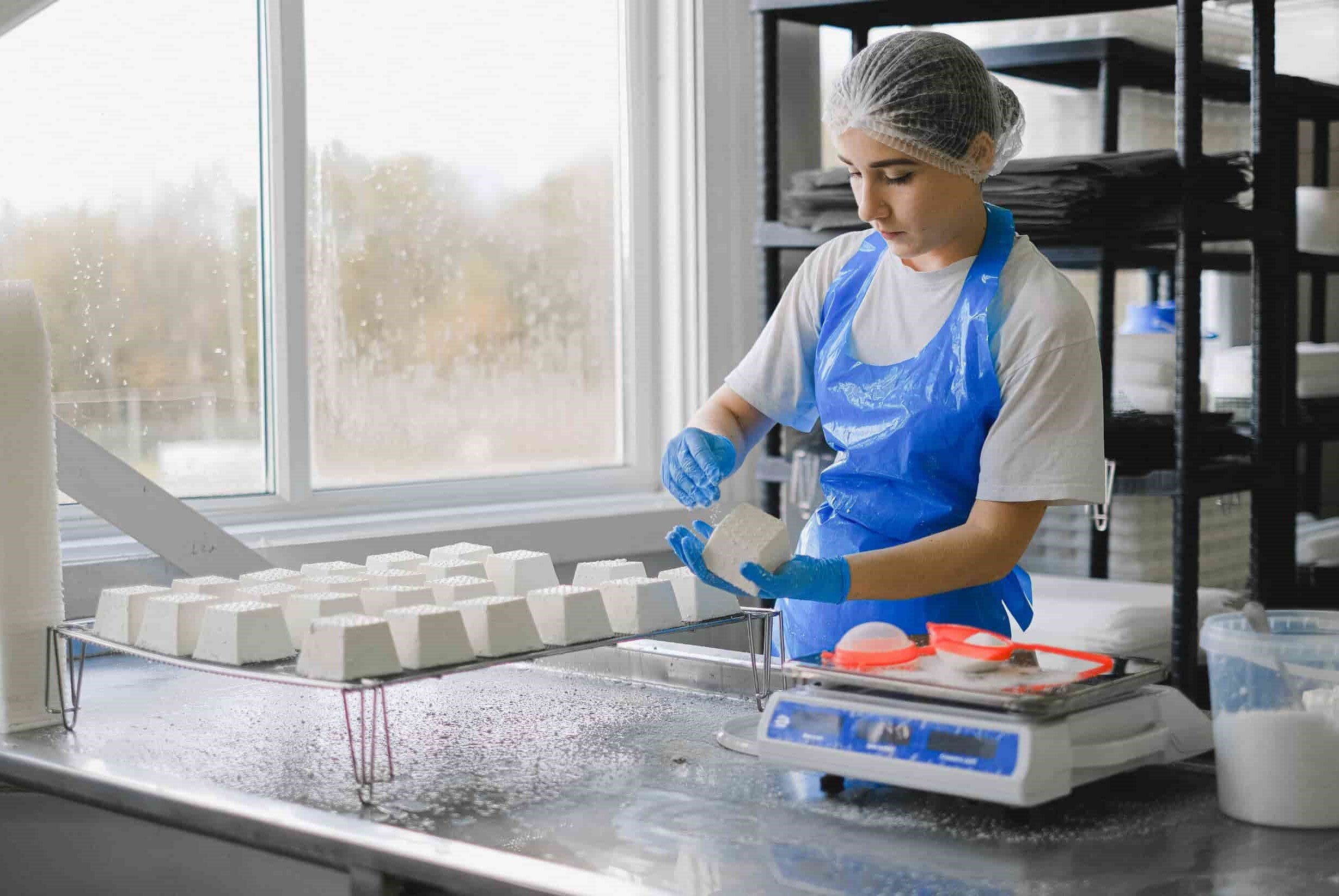 coordinadora utiliza el sistema haccp para determinar los puntos criticos de control en un comedor industrial